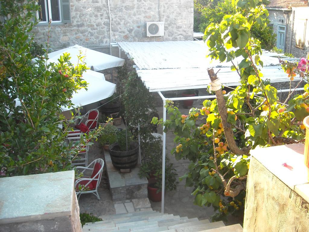 הידרה Theano Guesthouse מראה חיצוני תמונה